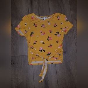 Love, fire Womens top, tie bottom on front, Size small, New never worn!